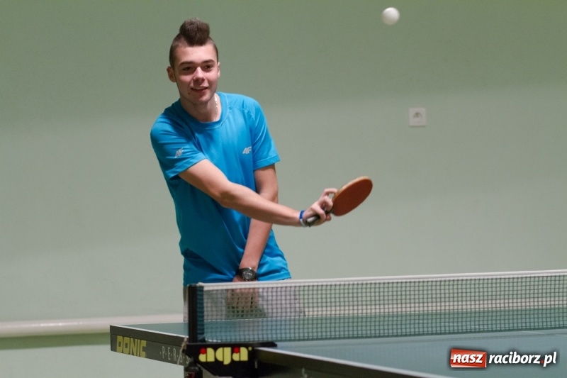 Zdjęcie w galerii na portalu naszraciborz.pl: Mikołajkowy turniej tenisa stołowego w Bojanowie wiadomości z regionu