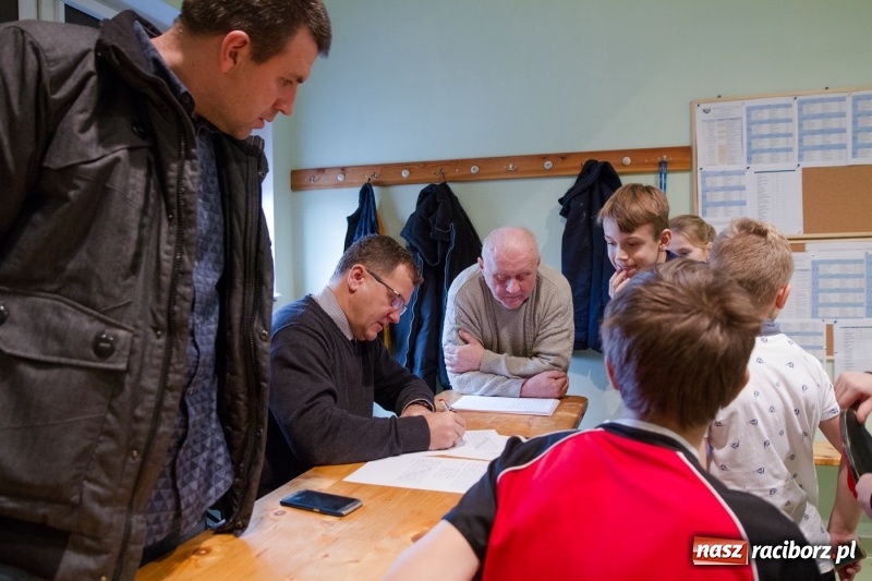 Zdjęcie w galerii na portalu naszraciborz.pl: Mikołajkowy turniej tenisa stołowego w Bojanowie wiadomości z regionu