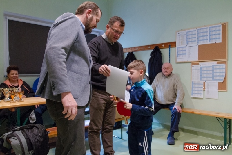 Zdjęcie w galerii na portalu naszraciborz.pl: Mikołajkowy turniej tenisa stołowego w Bojanowie wiadomości z regionu