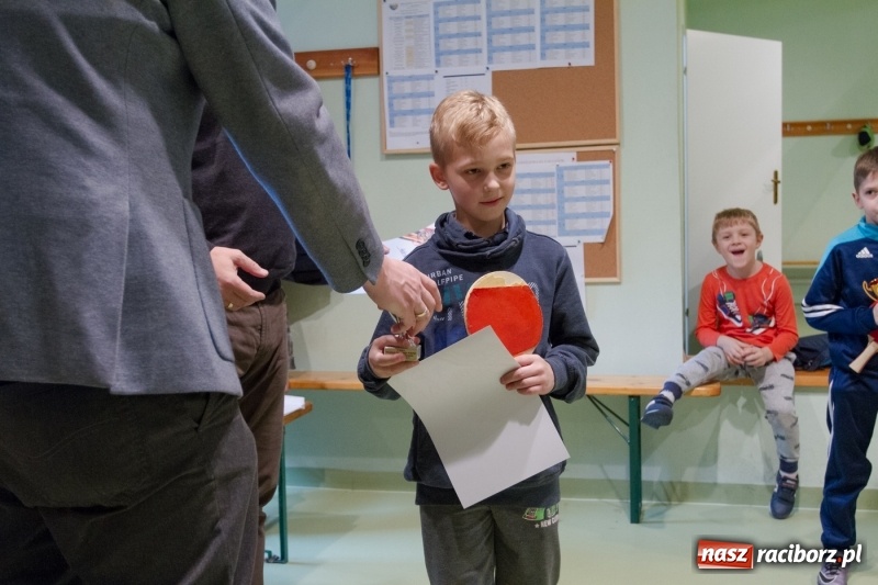 Zdjęcie w galerii na portalu naszraciborz.pl: Mikołajkowy turniej tenisa stołowego w Bojanowie wiadomości z regionu