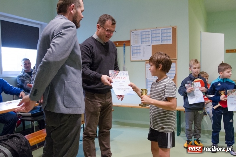 Zdjęcie w galerii na portalu naszraciborz.pl: Mikołajkowy turniej tenisa stołowego w Bojanowie wiadomości z regionu