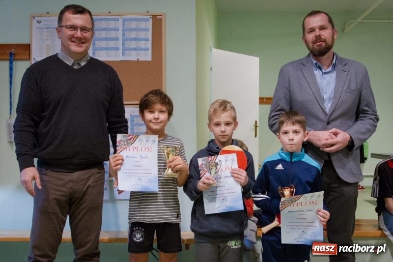 Zdjęcie w galerii na portalu naszraciborz.pl: Mikołajkowy turniej tenisa stołowego w Bojanowie wiadomości z regionu