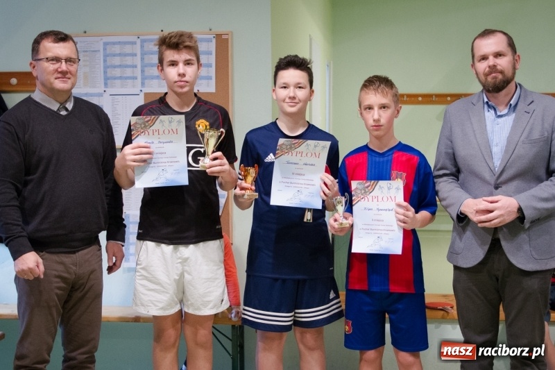 Zdjęcie w galerii na portalu naszraciborz.pl: Mikołajkowy turniej tenisa stołowego w Bojanowie wiadomości z regionu