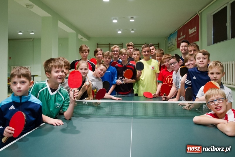 Zdjęcie w galerii na portalu naszraciborz.pl: Mikołajkowy turniej tenisa stołowego w Bojanowie wiadomości z regionu