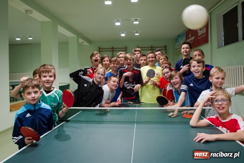 Zdjęcie w galerii na portalu naszraciborz.pl: Mikołajkowy turniej tenisa stołowego w Bojanowie wiadomości z regionu