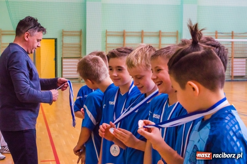 Zdjęcie w galerii na portalu naszraciborz.pl: Raciborska Unia najlepsza w Halowym Turnieju Piłki Nożnej Chłopców U12 wiadomości z regionu