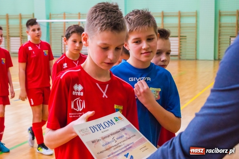 Zdjęcie w galerii na portalu naszraciborz.pl: Raciborska Unia najlepsza w Halowym Turnieju Piłki Nożnej Chłopców U12 wiadomości z regionu