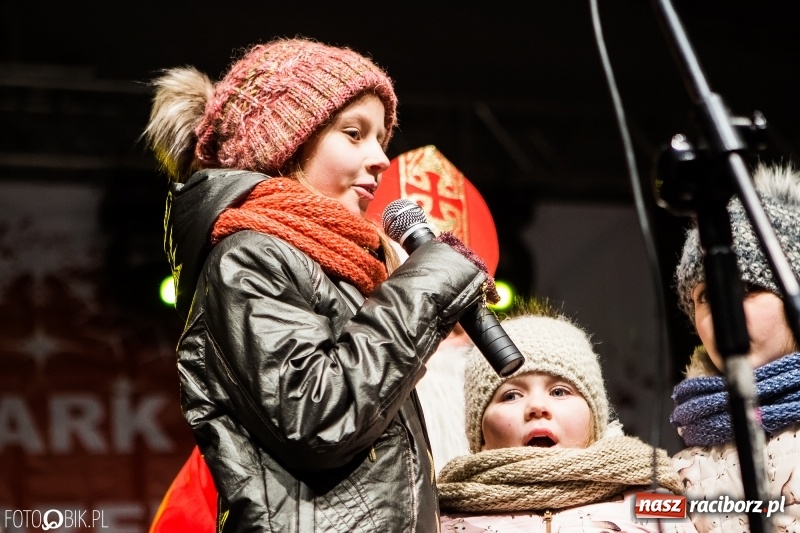 Zdjęcie w galerii na portalu naszraciborz.pl: Mikołaj ze strażakami ponownie na raciborskim rynku FOTO i WIDEO wiadomości z regionu