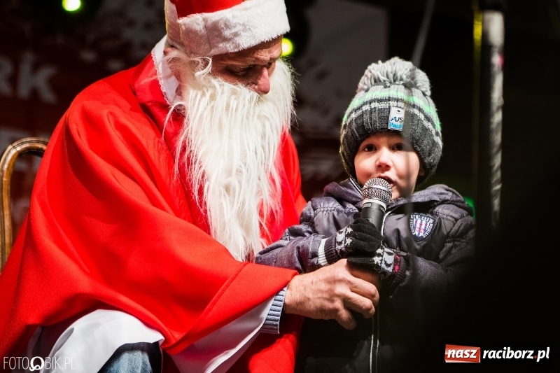 Zdjęcie w galerii na portalu naszraciborz.pl: Mikołaj ze strażakami ponownie na raciborskim rynku FOTO i WIDEO wiadomości z regionu