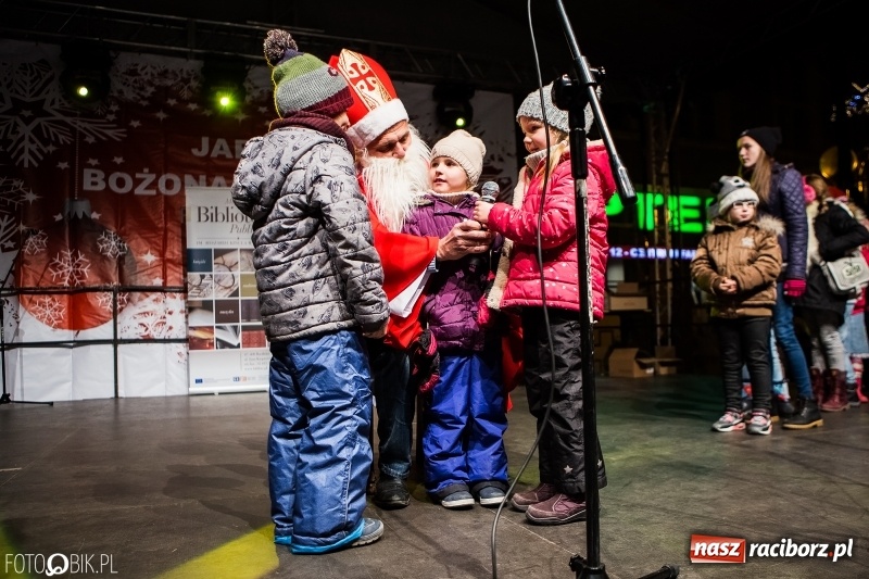 Zdjęcie w galerii na portalu naszraciborz.pl: Mikołaj ze strażakami ponownie na raciborskim rynku FOTO i WIDEO wiadomości z regionu