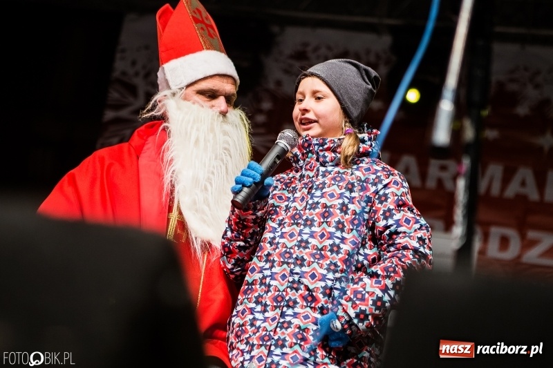 Zdjęcie w galerii na portalu naszraciborz.pl: Mikołaj ze strażakami ponownie na raciborskim rynku FOTO i WIDEO wiadomości z regionu