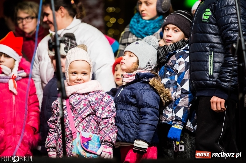 Zdjęcie w galerii na portalu naszraciborz.pl: Mikołaj ze strażakami ponownie na raciborskim rynku FOTO i WIDEO wiadomości z regionu