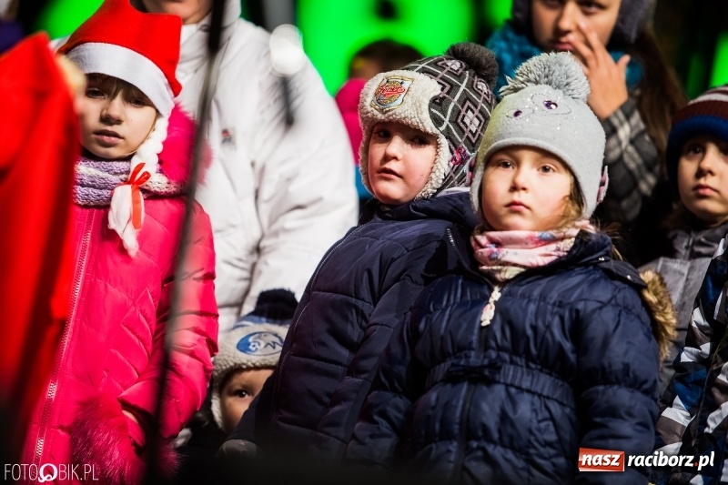 Zdjęcie w galerii na portalu naszraciborz.pl: Mikołaj ze strażakami ponownie na raciborskim rynku FOTO i WIDEO wiadomości z regionu