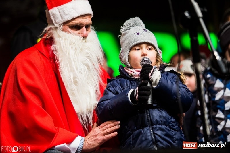 Zdjęcie w galerii na portalu naszraciborz.pl: Mikołaj ze strażakami ponownie na raciborskim rynku FOTO i WIDEO wiadomości z regionu