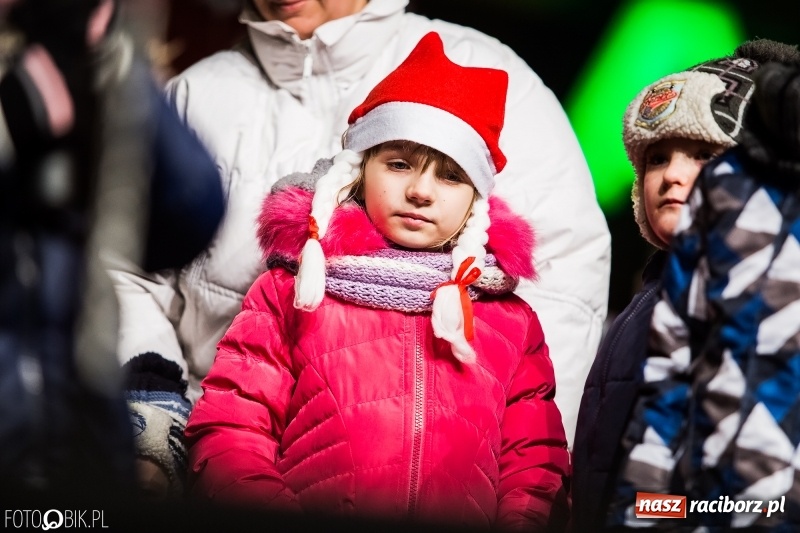 Zdjęcie w galerii na portalu naszraciborz.pl: Mikołaj ze strażakami ponownie na raciborskim rynku FOTO i WIDEO wiadomości z regionu