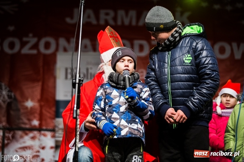 Zdjęcie w galerii na portalu naszraciborz.pl: Mikołaj ze strażakami ponownie na raciborskim rynku FOTO i WIDEO wiadomości z regionu