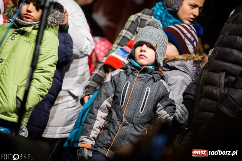 Zdjęcie w galerii na portalu naszraciborz.pl: Mikołaj ze strażakami ponownie na raciborskim rynku FOTO i WIDEO wiadomości z regionu
