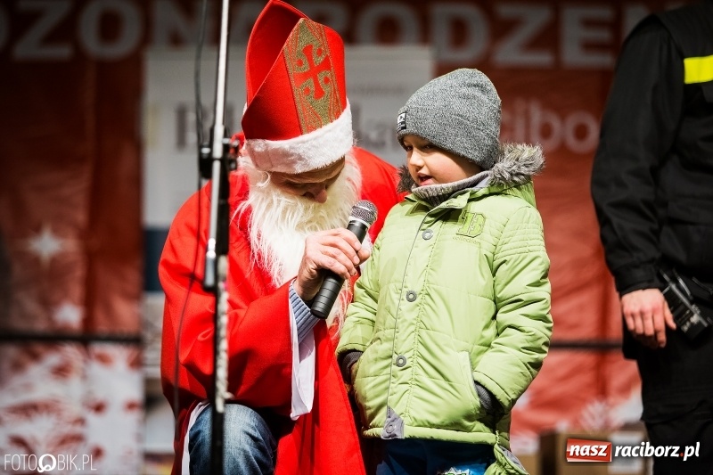 Zdjęcie w galerii na portalu naszraciborz.pl: Mikołaj ze strażakami ponownie na raciborskim rynku FOTO i WIDEO wiadomości z regionu