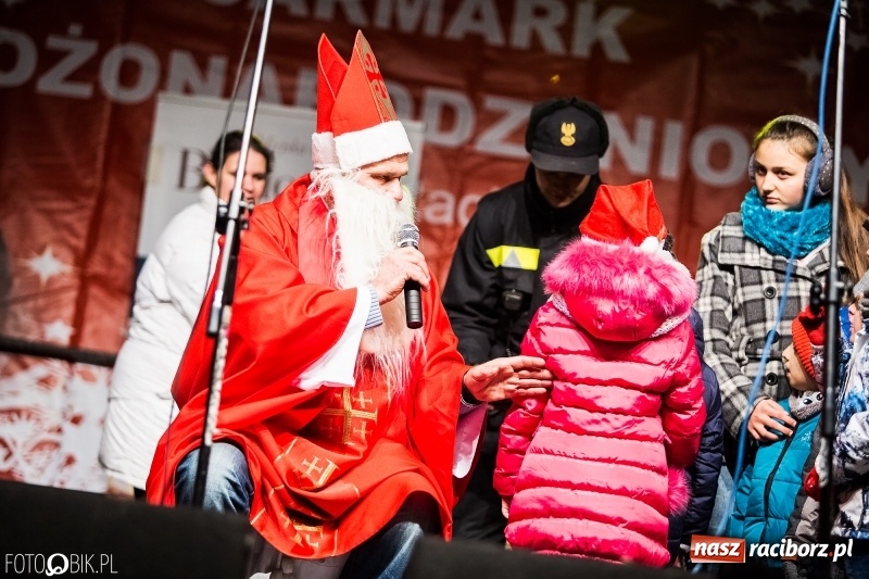 Zdjęcie w galerii na portalu naszraciborz.pl: Mikołaj ze strażakami ponownie na raciborskim rynku FOTO i WIDEO wiadomości z regionu