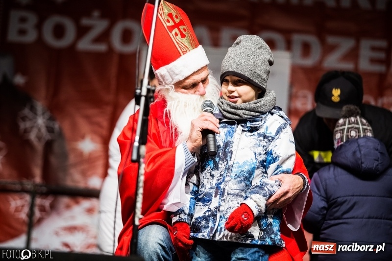Zdjęcie w galerii na portalu naszraciborz.pl: Mikołaj ze strażakami ponownie na raciborskim rynku FOTO i WIDEO wiadomości z regionu
