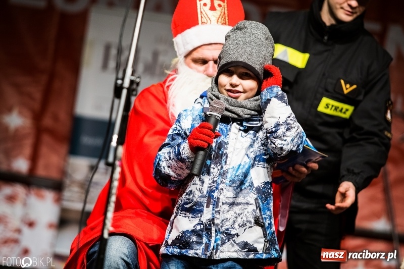 Zdjęcie w galerii na portalu naszraciborz.pl: Mikołaj ze strażakami ponownie na raciborskim rynku FOTO i WIDEO wiadomości z regionu