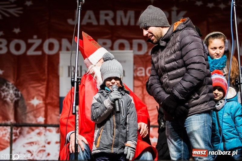 Zdjęcie w galerii na portalu naszraciborz.pl: Mikołaj ze strażakami ponownie na raciborskim rynku FOTO i WIDEO wiadomości z regionu