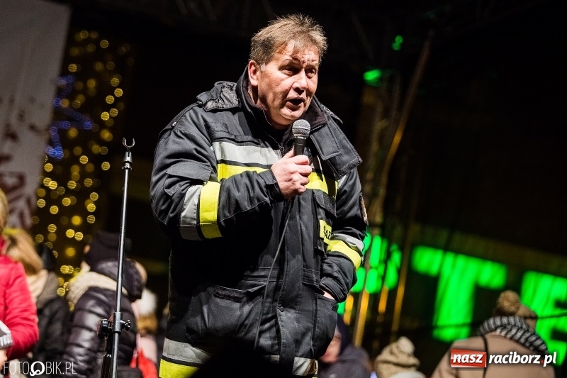 Zdjęcie w galerii na portalu naszraciborz.pl: Mikołaj ze strażakami ponownie na raciborskim rynku FOTO i WIDEO wiadomości z regionu