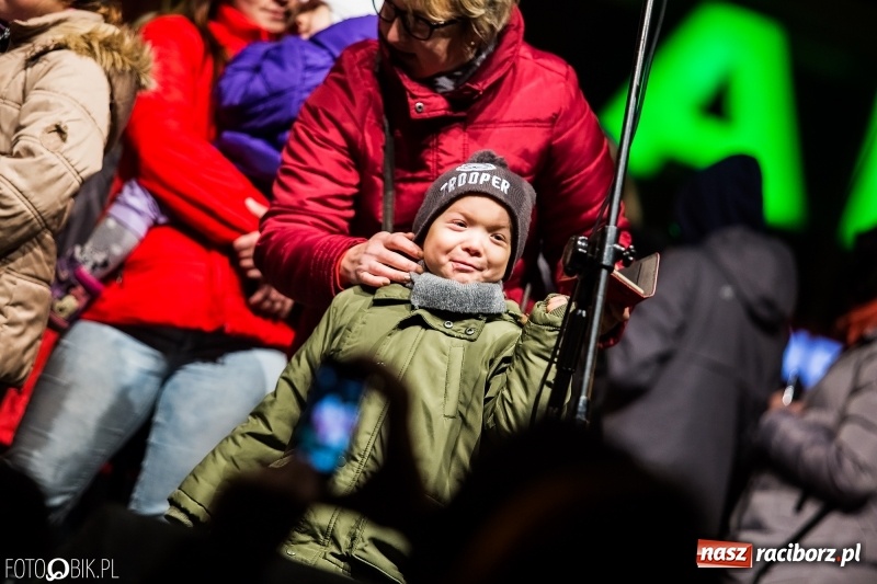 Zdjęcie w galerii na portalu naszraciborz.pl: Mikołaj ze strażakami ponownie na raciborskim rynku FOTO i WIDEO wiadomości z regionu