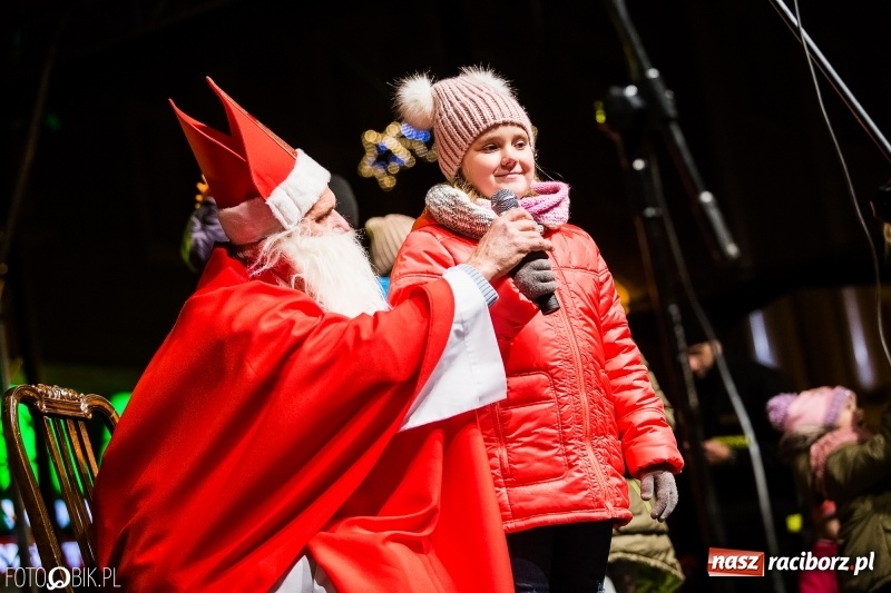 Zdjęcie w galerii na portalu naszraciborz.pl: Mikołaj ze strażakami ponownie na raciborskim rynku FOTO i WIDEO wiadomości z regionu
