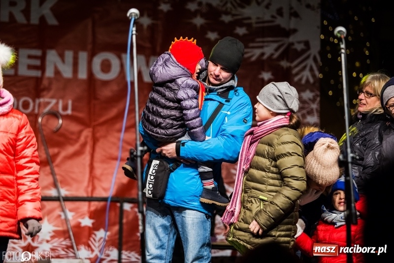 Zdjęcie w galerii na portalu naszraciborz.pl: Mikołaj ze strażakami ponownie na raciborskim rynku FOTO i WIDEO wiadomości z regionu