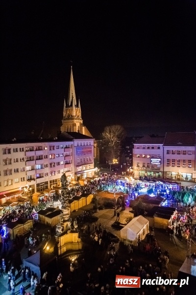 Zdjęcie w galerii na portalu naszraciborz.pl: Zagroda żywych reniferów, zimowe kino, wielkie gotowanie i św. Mikołaj ze strażakami. Program Jarmarku na Boże Narodzenie 2018 wiadomości z regionu