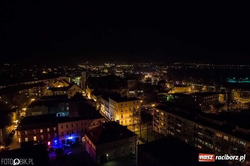 Zdjęcie w galerii na portalu naszraciborz.pl: Zagroda żywych reniferów, zimowe kino, wielkie gotowanie i św. Mikołaj ze strażakami. Program Jarmarku na Boże Narodzenie 2018 wiadomości z regionu