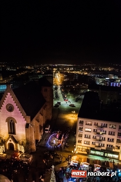 Zdjęcie w galerii na portalu naszraciborz.pl: Zagroda żywych reniferów, zimowe kino, wielkie gotowanie i św. Mikołaj ze strażakami. Program Jarmarku na Boże Narodzenie 2018 wiadomości z regionu