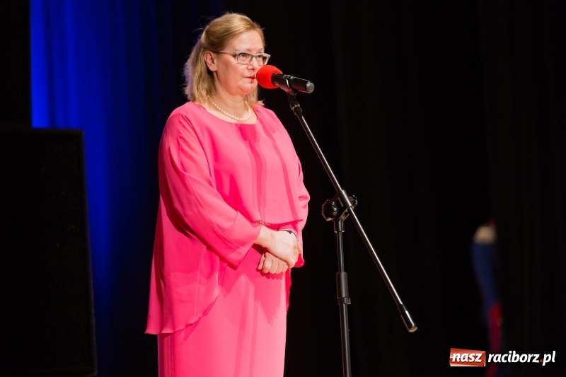 Zdjęcie w galerii na portalu naszraciborz.pl: Łężczok i Arabeska zatańczyły w Raciborskim Centrum Kultury dla Kacperka wiadomości z regionu