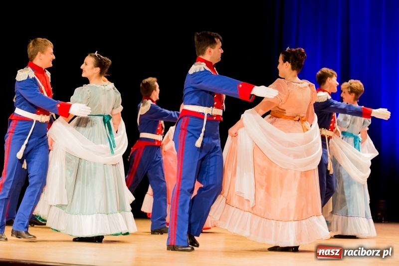 Zdjęcie w galerii na portalu naszraciborz.pl: Łężczok i Arabeska zatańczyły w Raciborskim Centrum Kultury dla Kacperka wiadomości z regionu