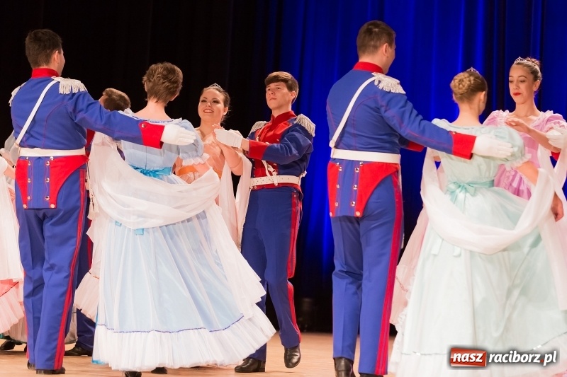 Zdjęcie w galerii na portalu naszraciborz.pl: Łężczok i Arabeska zatańczyły w Raciborskim Centrum Kultury dla Kacperka wiadomości z regionu