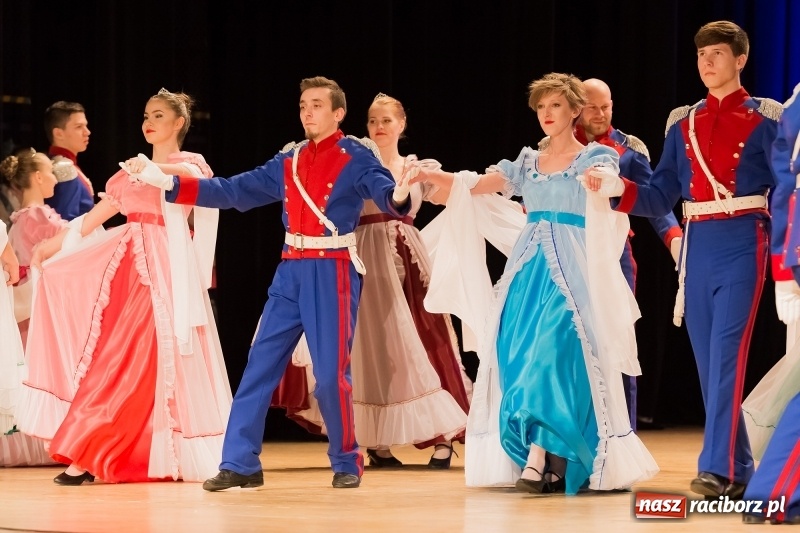 Zdjęcie w galerii na portalu naszraciborz.pl: Łężczok i Arabeska zatańczyły w Raciborskim Centrum Kultury dla Kacperka wiadomości z regionu