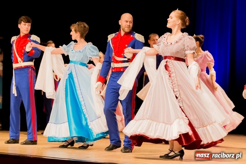 Zdjęcie w galerii na portalu naszraciborz.pl: Łężczok i Arabeska zatańczyły w Raciborskim Centrum Kultury dla Kacperka wiadomości z regionu