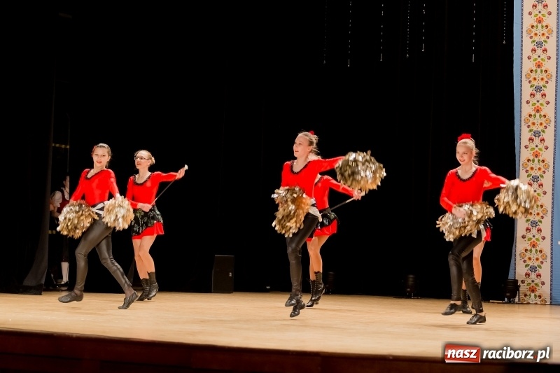 Zdjęcie w galerii na portalu naszraciborz.pl: Łężczok i Arabeska zatańczyły w Raciborskim Centrum Kultury dla Kacperka wiadomości z regionu