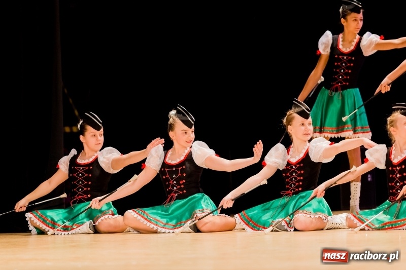 Zdjęcie w galerii na portalu naszraciborz.pl: Łężczok i Arabeska zatańczyły w Raciborskim Centrum Kultury dla Kacperka wiadomości z regionu
