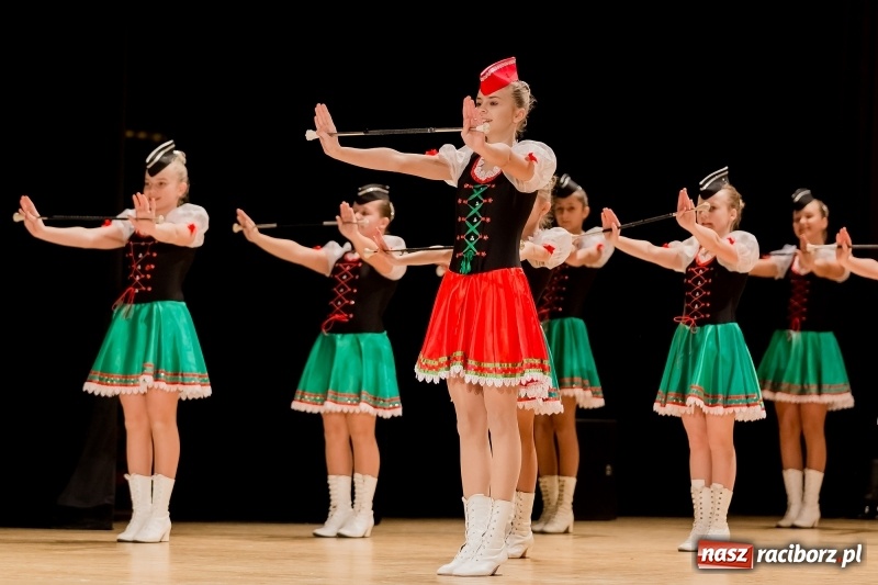 Zdjęcie w galerii na portalu naszraciborz.pl: Łężczok i Arabeska zatańczyły w Raciborskim Centrum Kultury dla Kacperka wiadomości z regionu