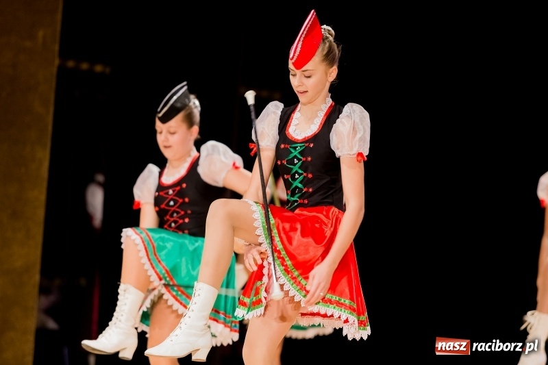 Zdjęcie w galerii na portalu naszraciborz.pl: Łężczok i Arabeska zatańczyły w Raciborskim Centrum Kultury dla Kacperka wiadomości z regionu