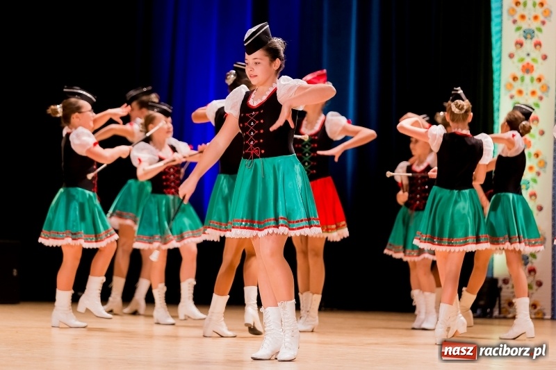 Zdjęcie w galerii na portalu naszraciborz.pl: Łężczok i Arabeska zatańczyły w Raciborskim Centrum Kultury dla Kacperka wiadomości z regionu