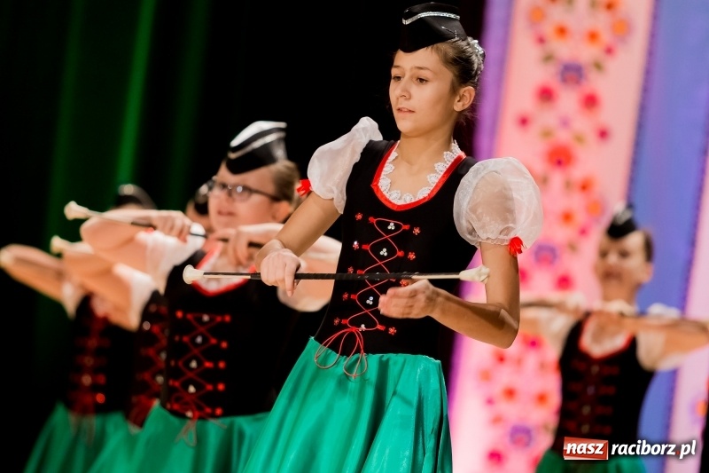 Zdjęcie w galerii na portalu naszraciborz.pl: Łężczok i Arabeska zatańczyły w Raciborskim Centrum Kultury dla Kacperka wiadomości z regionu