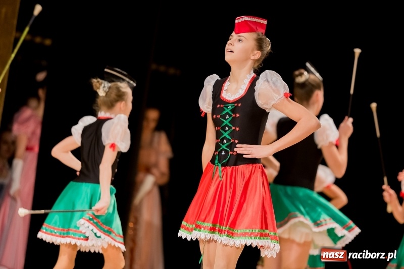 Zdjęcie w galerii na portalu naszraciborz.pl: Łężczok i Arabeska zatańczyły w Raciborskim Centrum Kultury dla Kacperka wiadomości z regionu