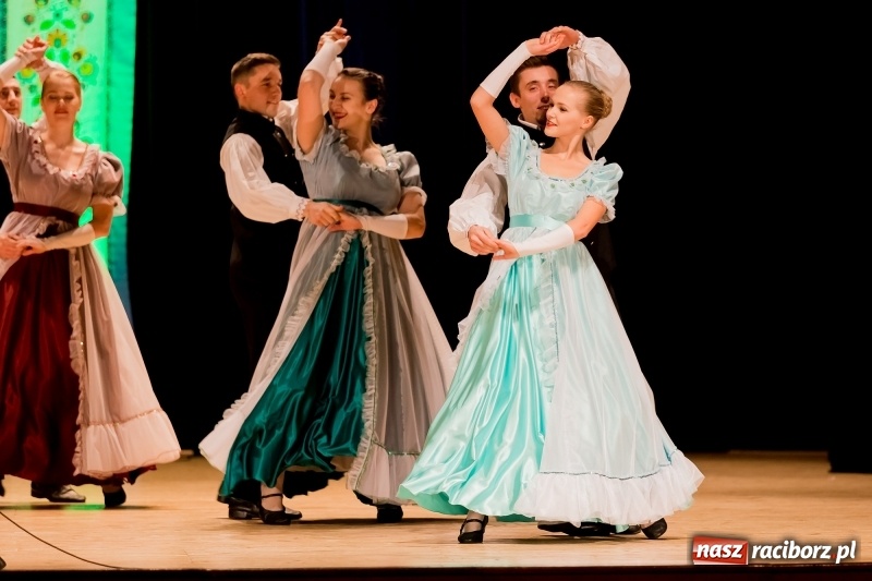 Zdjęcie w galerii na portalu naszraciborz.pl: Łężczok i Arabeska zatańczyły w Raciborskim Centrum Kultury dla Kacperka wiadomości z regionu