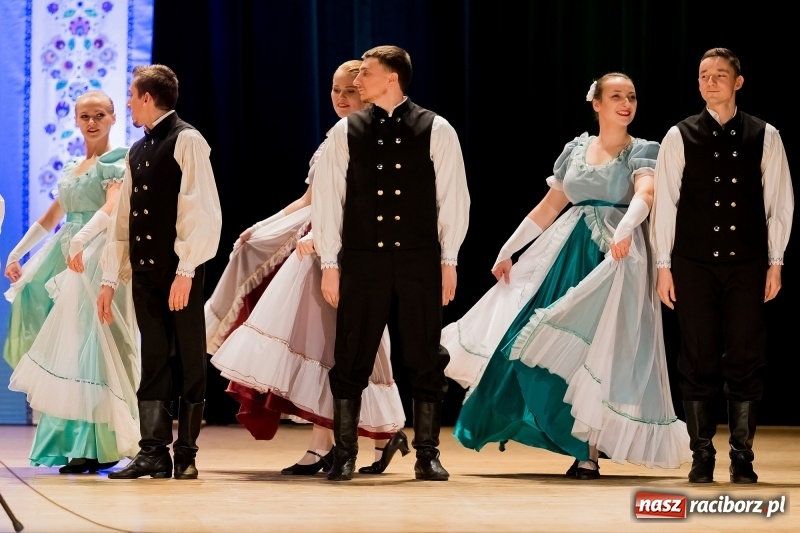 Zdjęcie w galerii na portalu naszraciborz.pl: Łężczok i Arabeska zatańczyły w Raciborskim Centrum Kultury dla Kacperka wiadomości z regionu