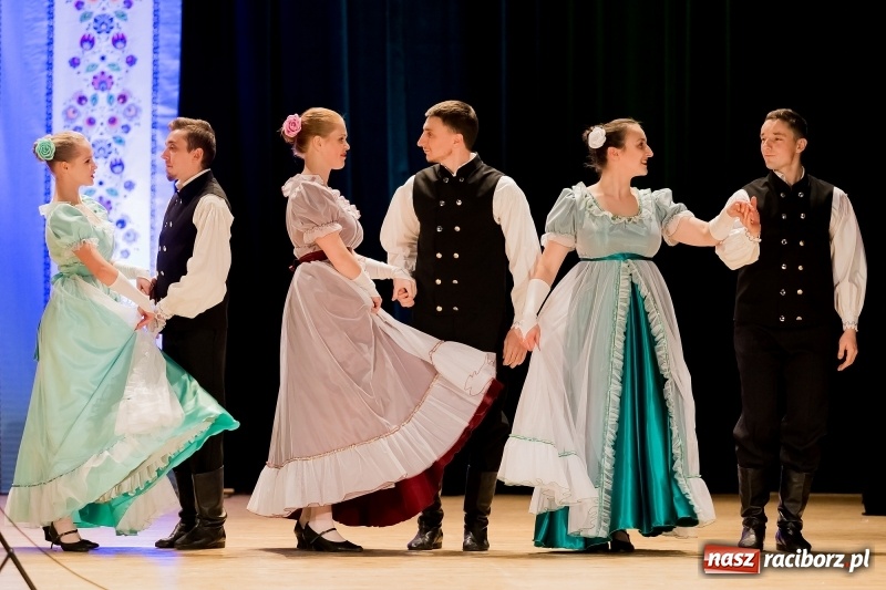Zdjęcie w galerii na portalu naszraciborz.pl: Łężczok i Arabeska zatańczyły w Raciborskim Centrum Kultury dla Kacperka wiadomości z regionu