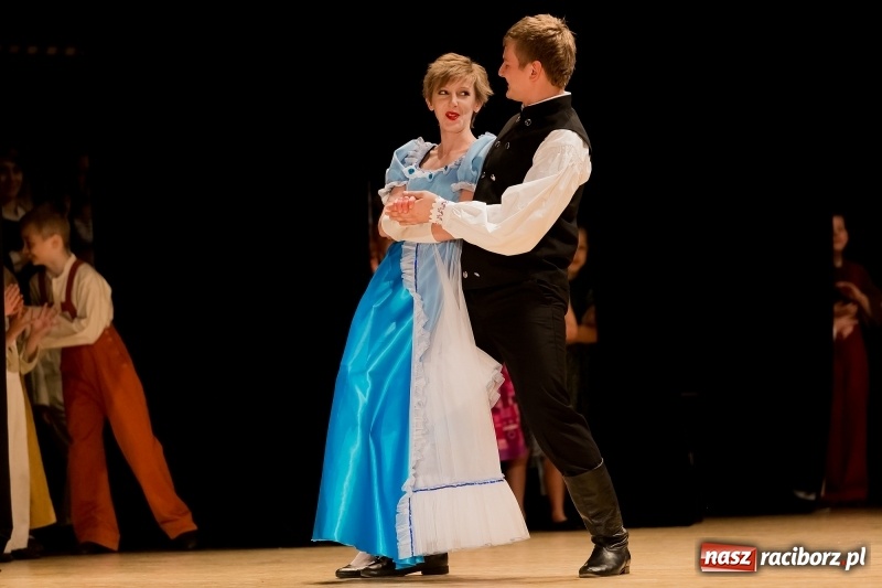 Zdjęcie w galerii na portalu naszraciborz.pl: Łężczok i Arabeska zatańczyły w Raciborskim Centrum Kultury dla Kacperka wiadomości z regionu