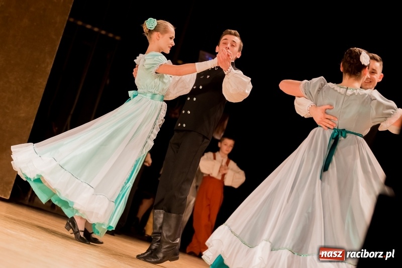 Zdjęcie w galerii na portalu naszraciborz.pl: Łężczok i Arabeska zatańczyły w Raciborskim Centrum Kultury dla Kacperka wiadomości z regionu